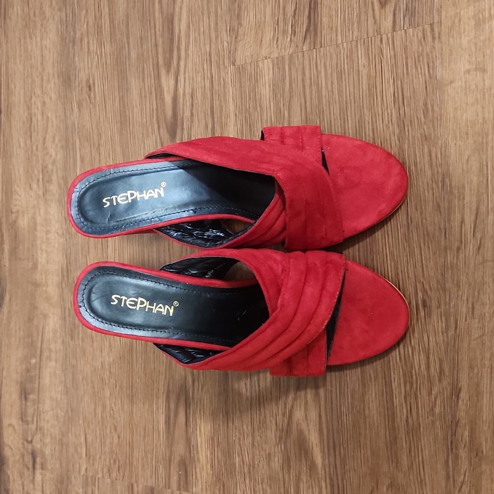 SOLD!!! RED PEEP TOE HEELS 👠
